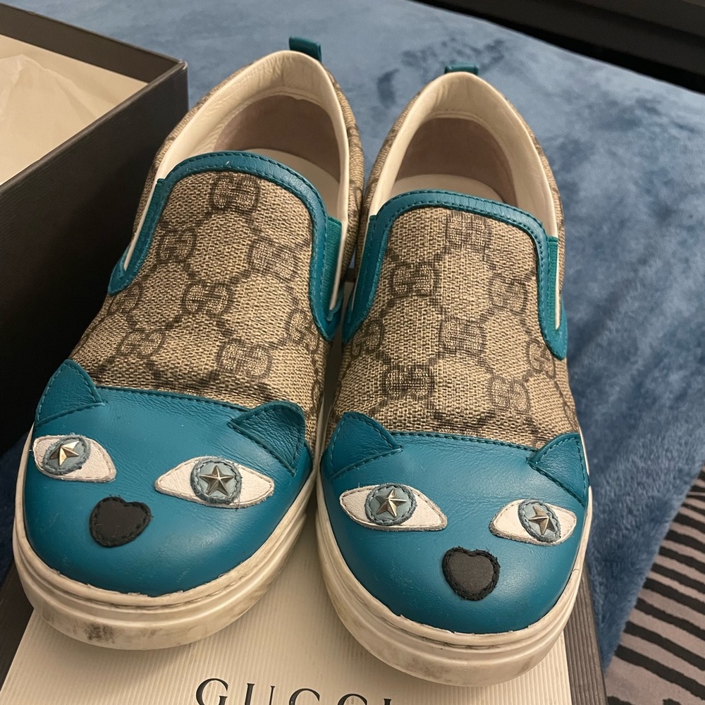 Worn little girl GUCCI sneakers